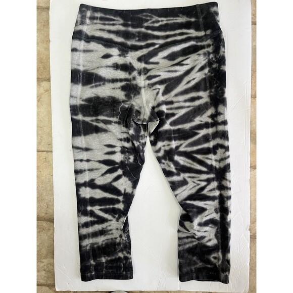 Nike Dri-Fit Black & White Leggings Pants Cropped Capri Striped Women’s M - Picture 2 of 3